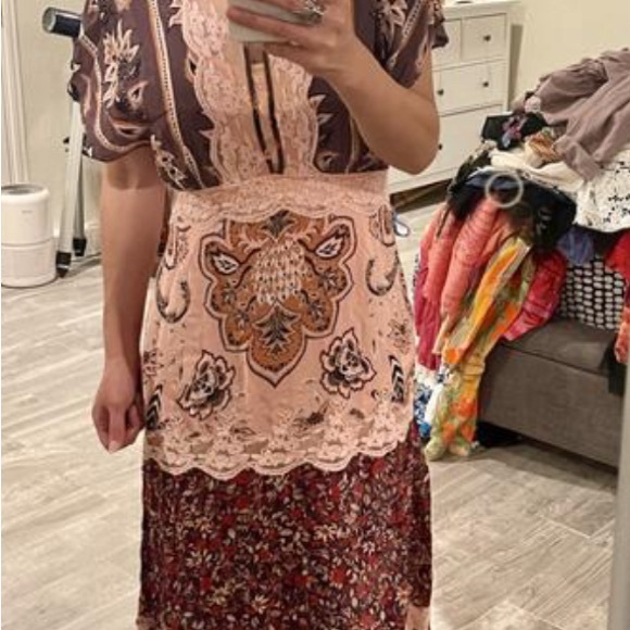 Farm Rio Glam Tapestry Laces Short-Sleeve Maxi Dress - Picture 9 of 16